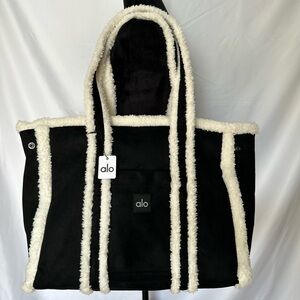 Alo Yoga Explorer Sherpa Tote Bag Black Cream Faux Shearling Carryall Gym Travel